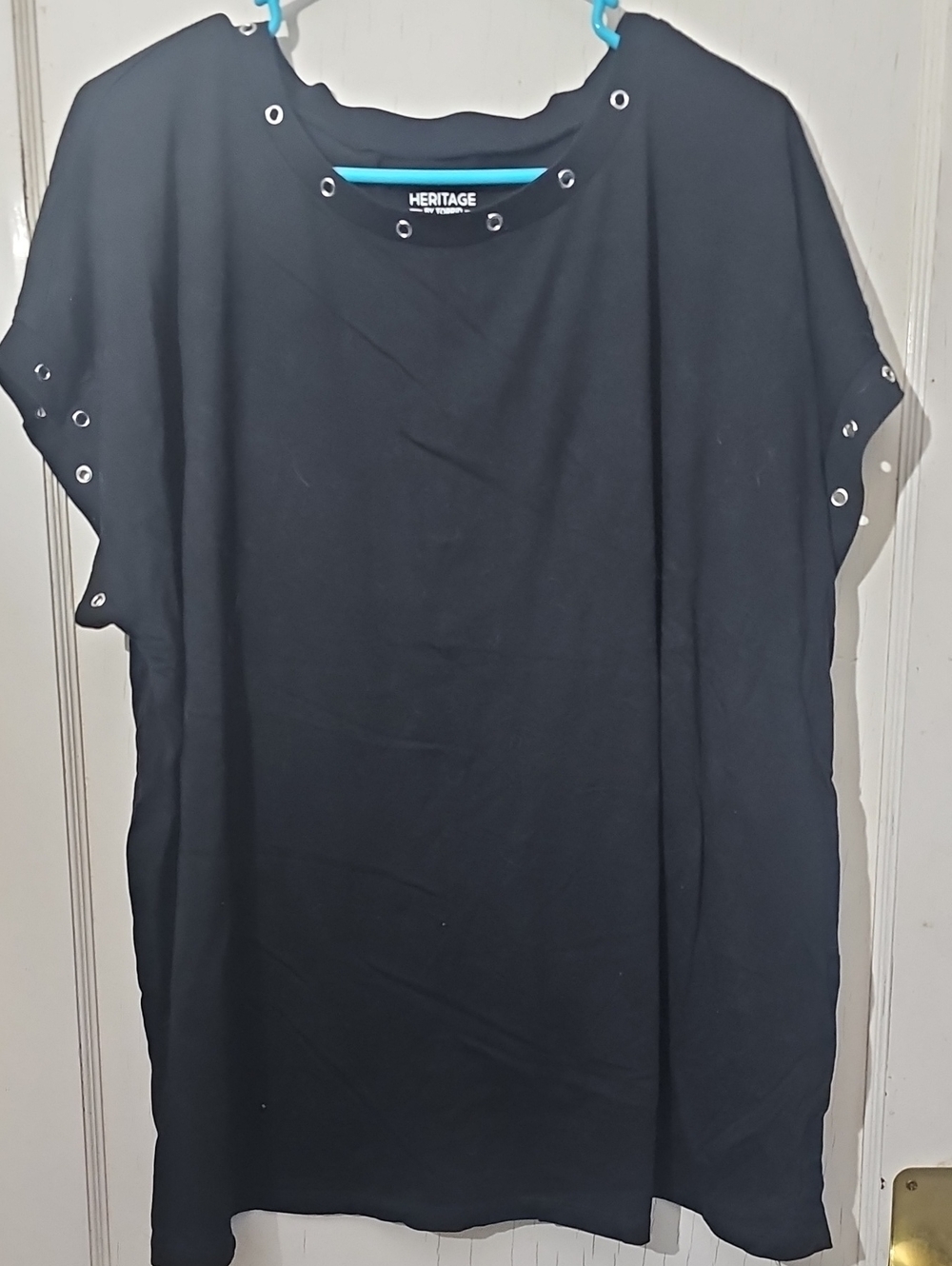 Torrid Sz 2 Black Short-Sleeve Tee with Grommet Trim